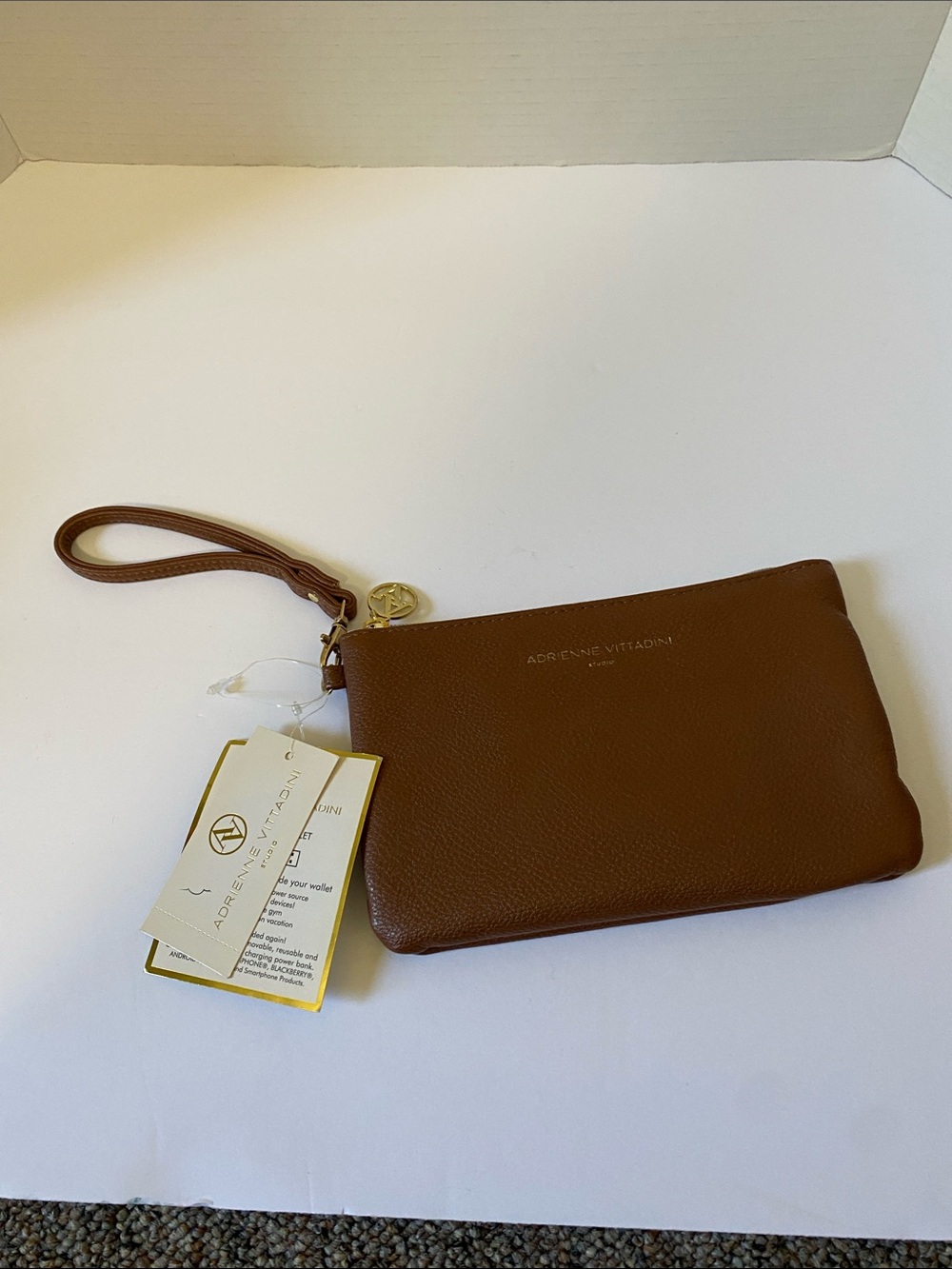 NWT Adrienne Vittadini Studio Cognac Pebble Charging Wallet